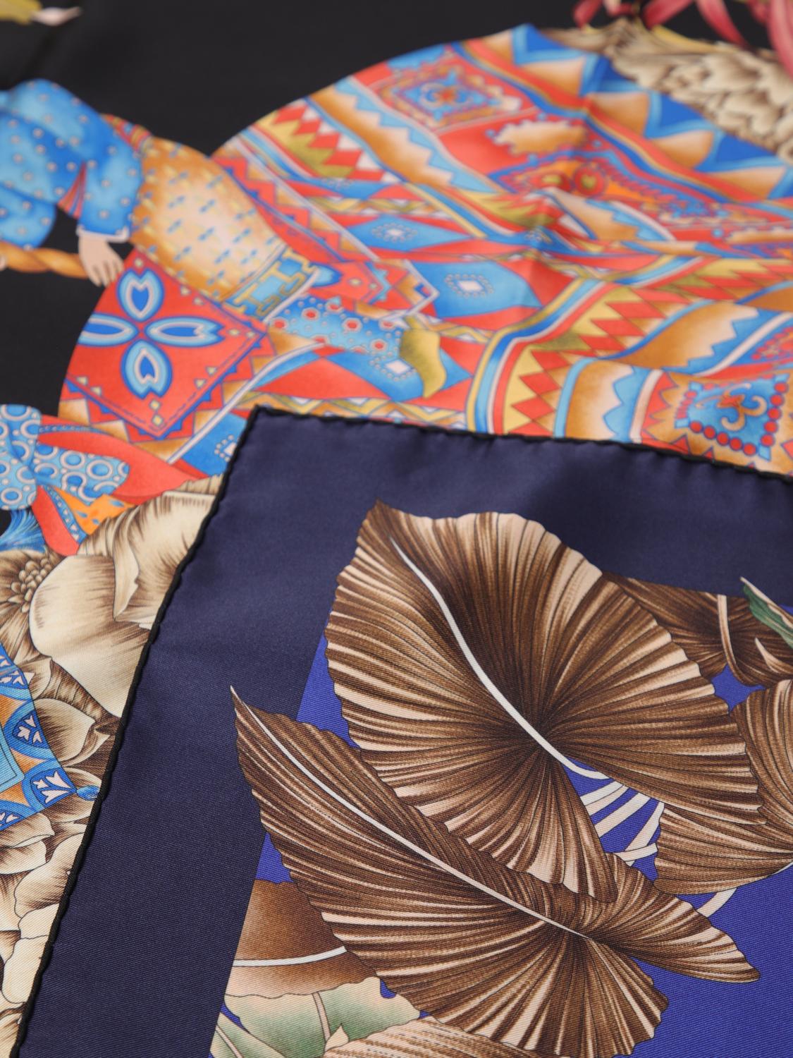 FERRAGAMO FOULARD: Foulard India Ferragamo in seta stampata , Nero - Img 3