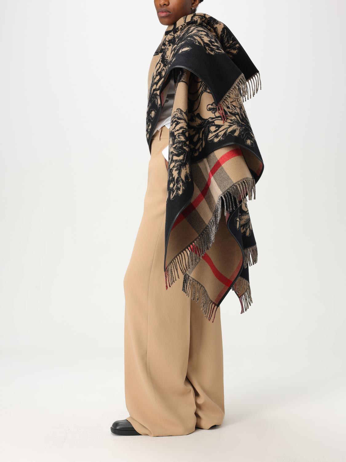 Burberry Scarf woman - Beige | 8074875 | GIGLIO.COM
