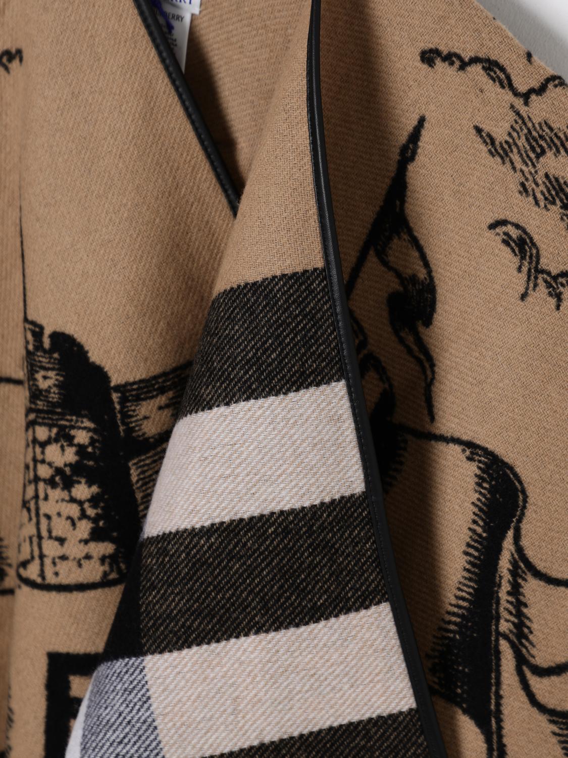 Burberry Scarf woman - Beige | 8074875 | GIGLIO.COM
