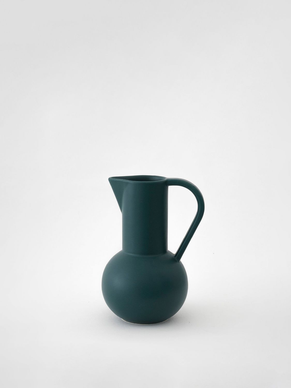 RAAWII BOTTIGLIE E CARAFFE: Brocca Strøm piccola Raawii in ceramica , Verde - Img 1
