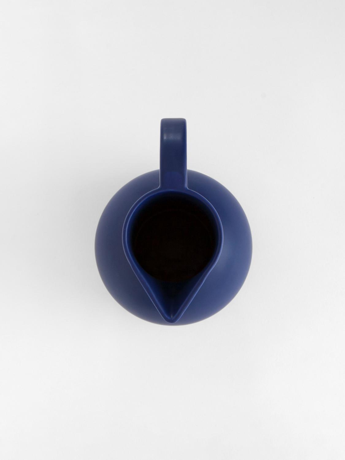 RAAWII BOTTLES AND PITCHERS: Bottles and pitchers lifestyle Raawii, Blue - Img 2