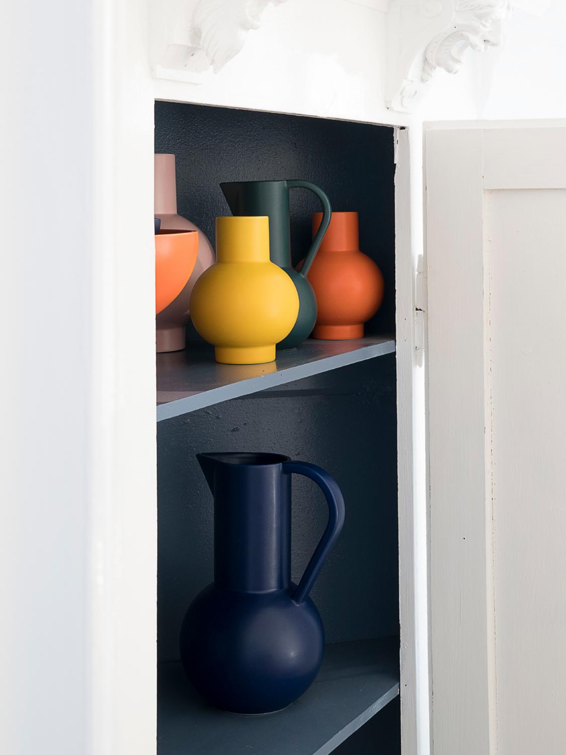 RAAWII BOTTLES AND PITCHERS: Bottles and pitchers lifestyle Raawii, Blue - Img 3