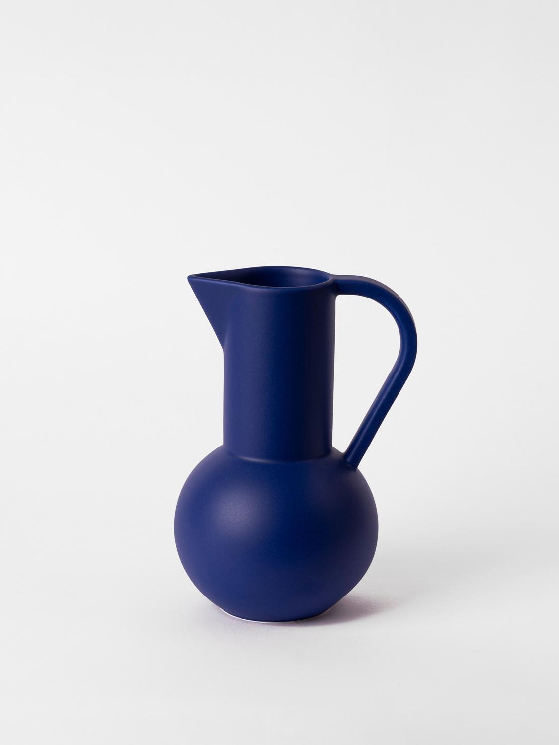 RAAWII BOTTLES AND PITCHERS: Bottles and pitchers lifestyle Raawii, Blue - Img 1