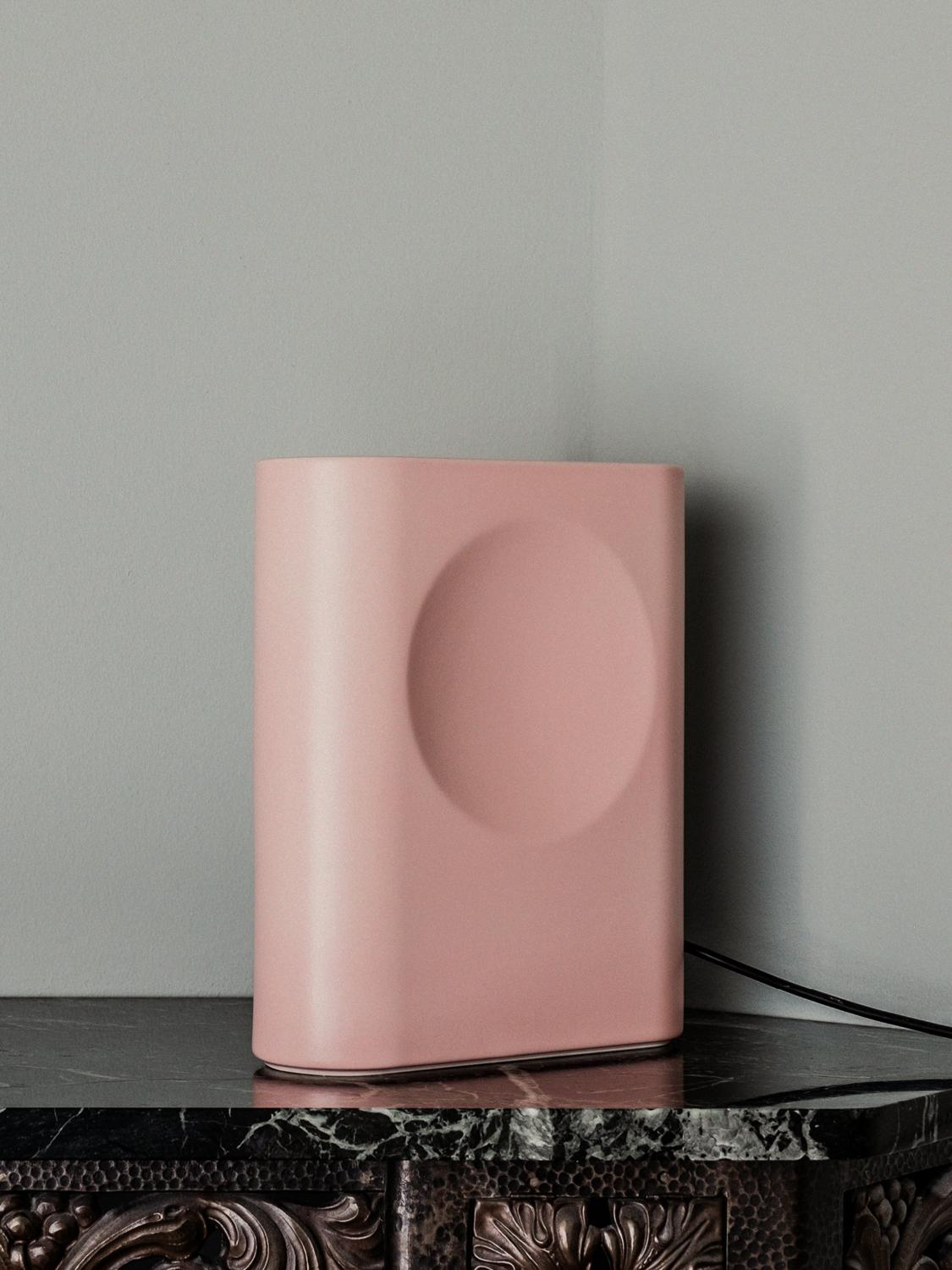RAAWII TABLE LAMPS: Table lamps lifestyle Raawii, Blush Pink - Img 3
