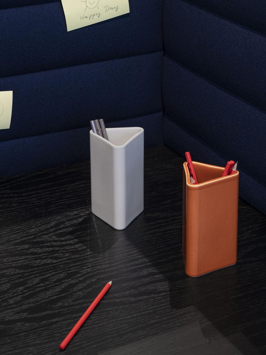 RAAWII VASES: Vases lifestyle Raawii, Bordeaux - Img 3