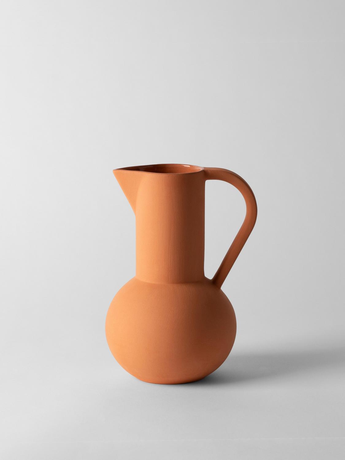 RAAWII BOTTLES AND PITCHERS: Bottles and pitchers lifestyle Raawii, Clay Color - Img 1