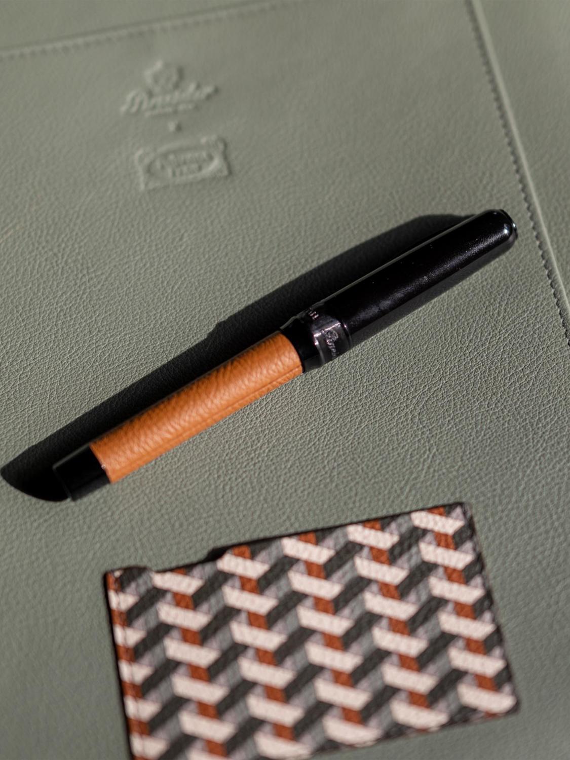 POLTRONA FRAU DESK ACCESSORIES: Desk accessories lifestyle Poltrona Frau, Ink - Img 3