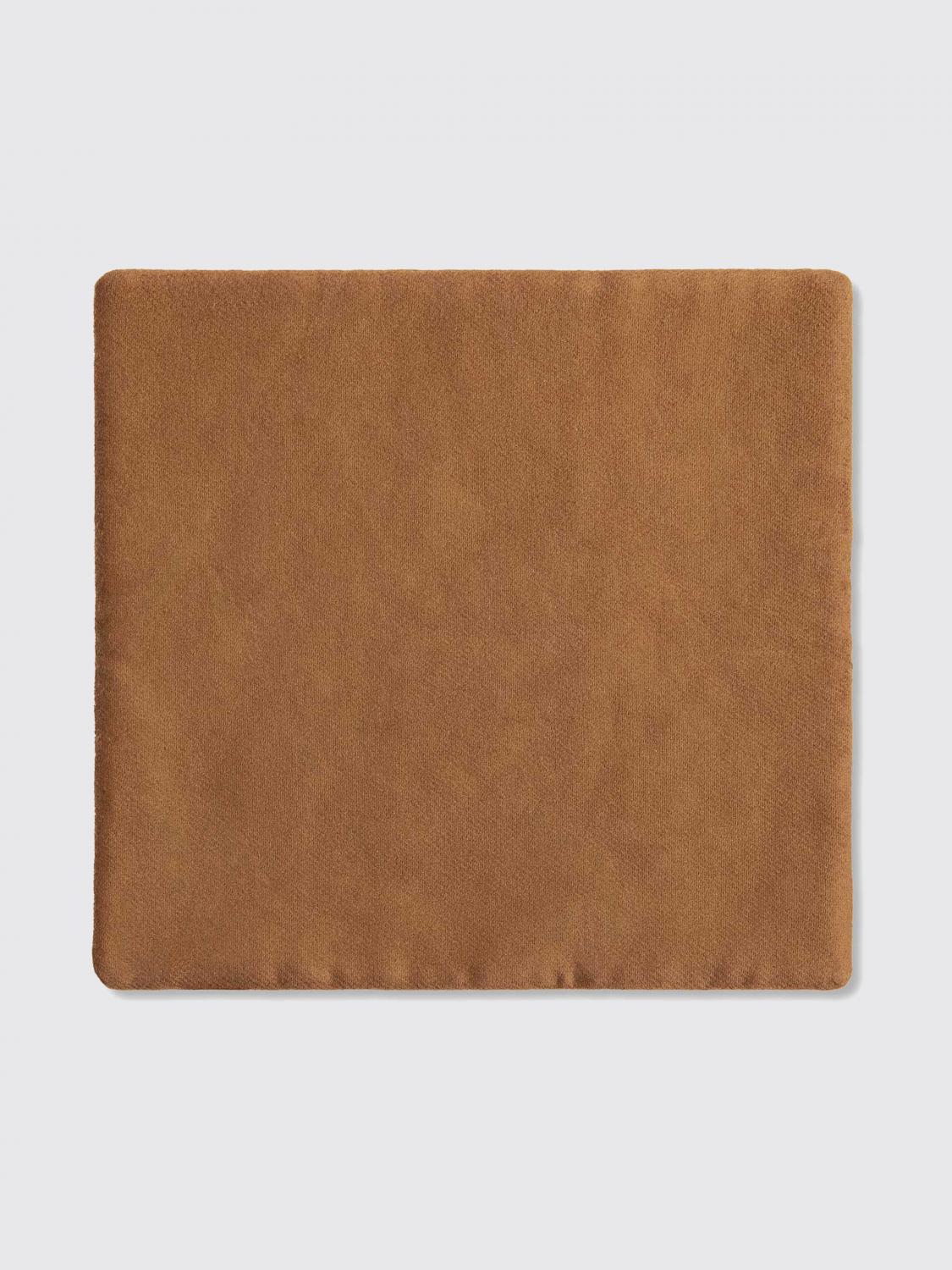 POLTRONA FRAU PET ACCESSORIES: Pet accessories lifestyle Poltrona Frau, Ecru - Img 1