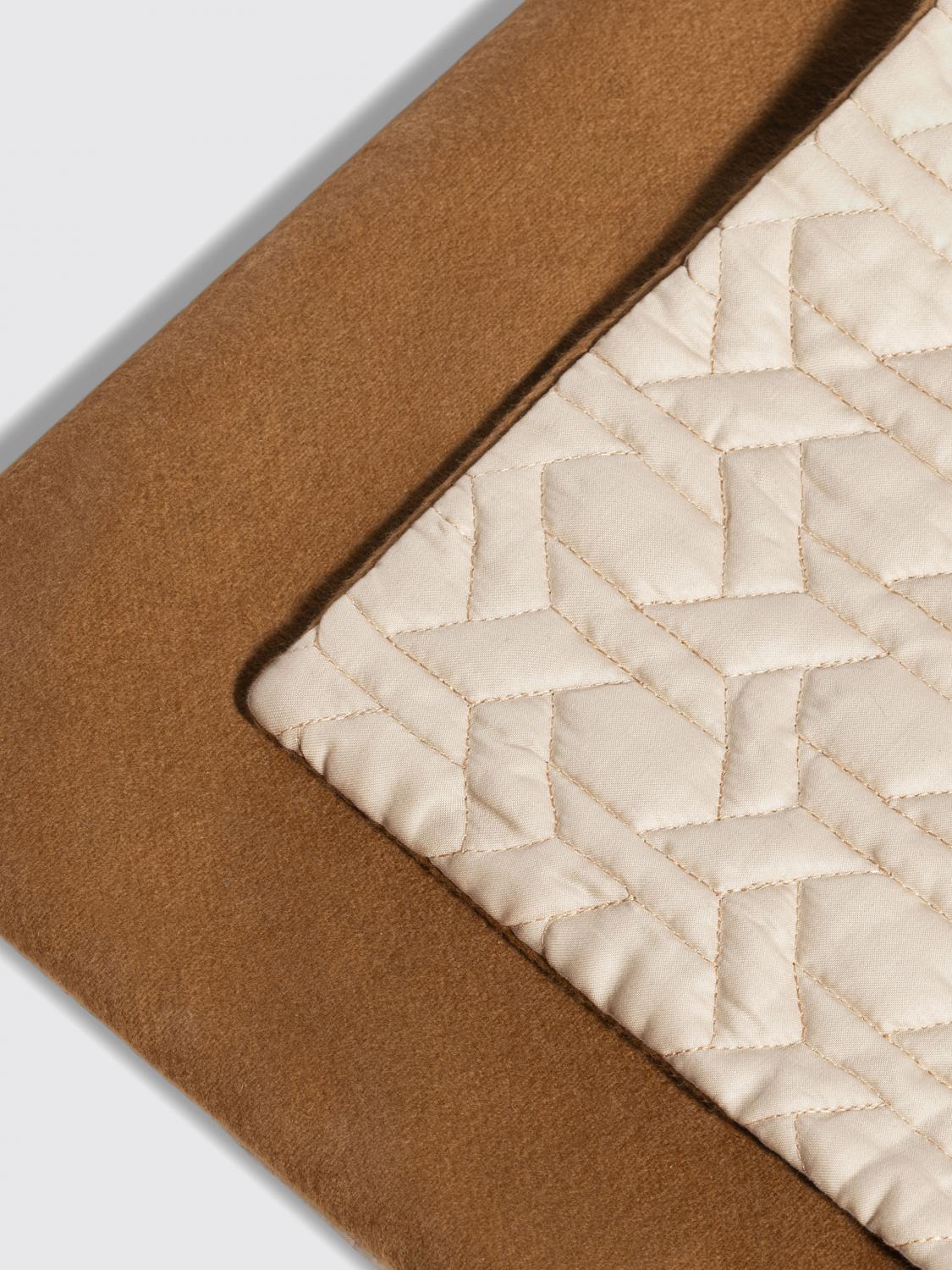 POLTRONA FRAU PET ACCESSORIES: Pet accessories lifestyle Poltrona Frau, Ecru - Img 3