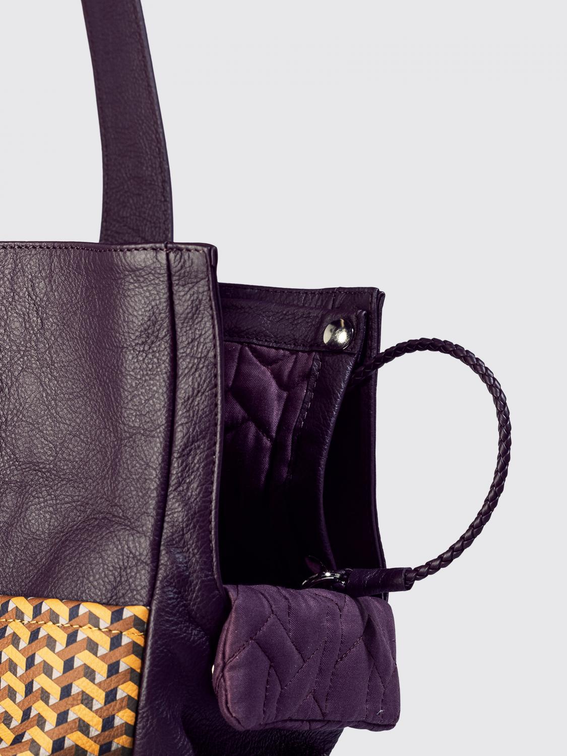 POLTRONA FRAU PET ACCESSORIES: Pet accessories lifestyle Poltrona Frau, Red Purple - Img 2