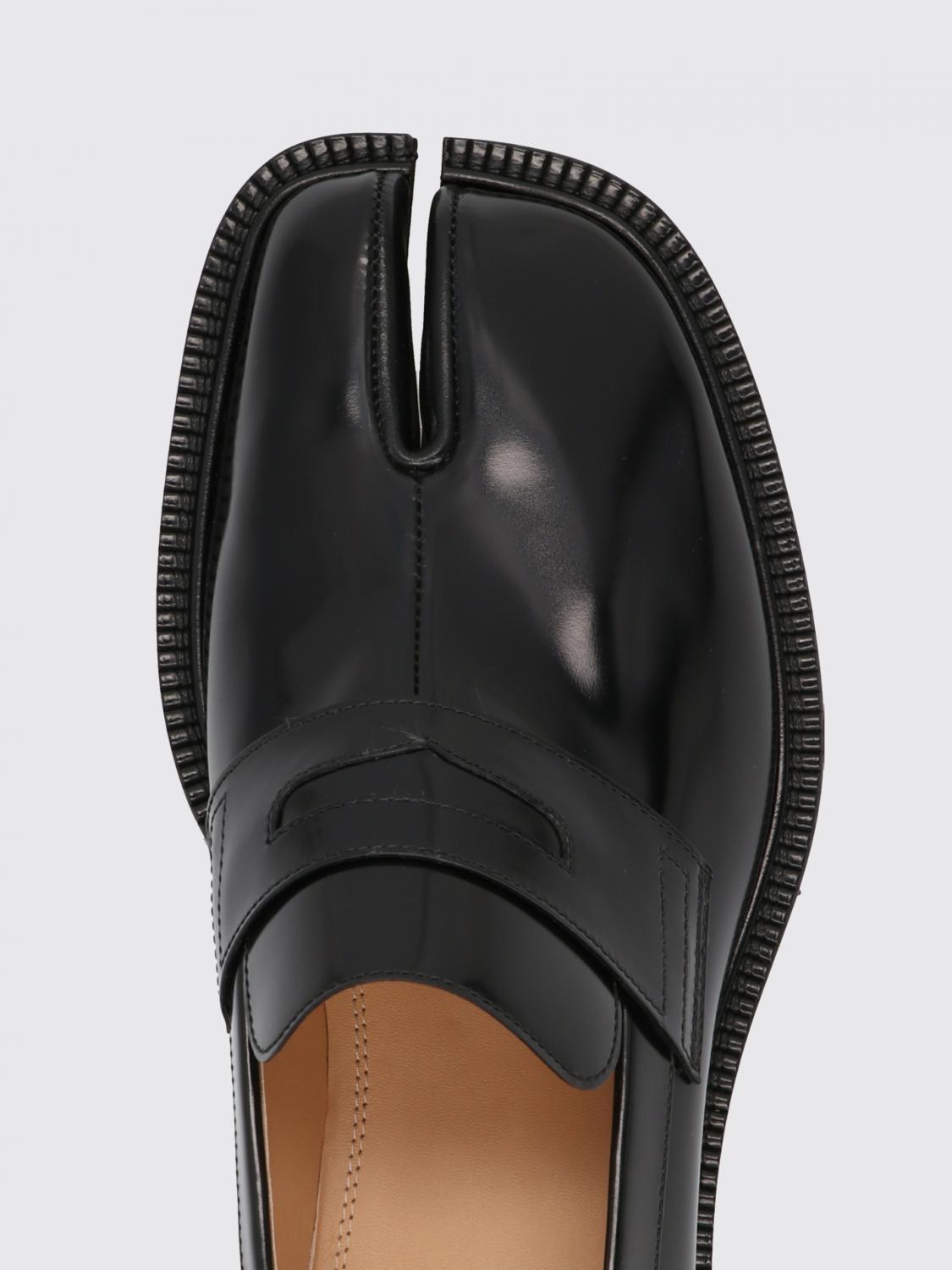 MAISON MARGIELA MOKASSINS: Tabi Loafer Maison Margiela aus gebürstetem Leder, Schwarz - Img 3