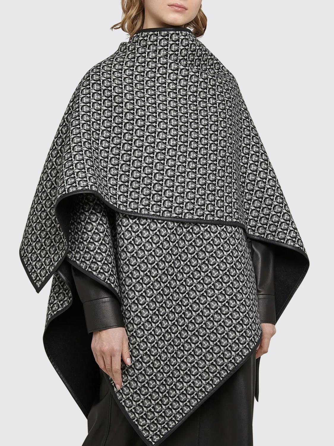 FERRAGAMO CAPPOTTO: Mantella Gancini Ferragamo double face in lana con monogram jacquard , Nero - Img 1