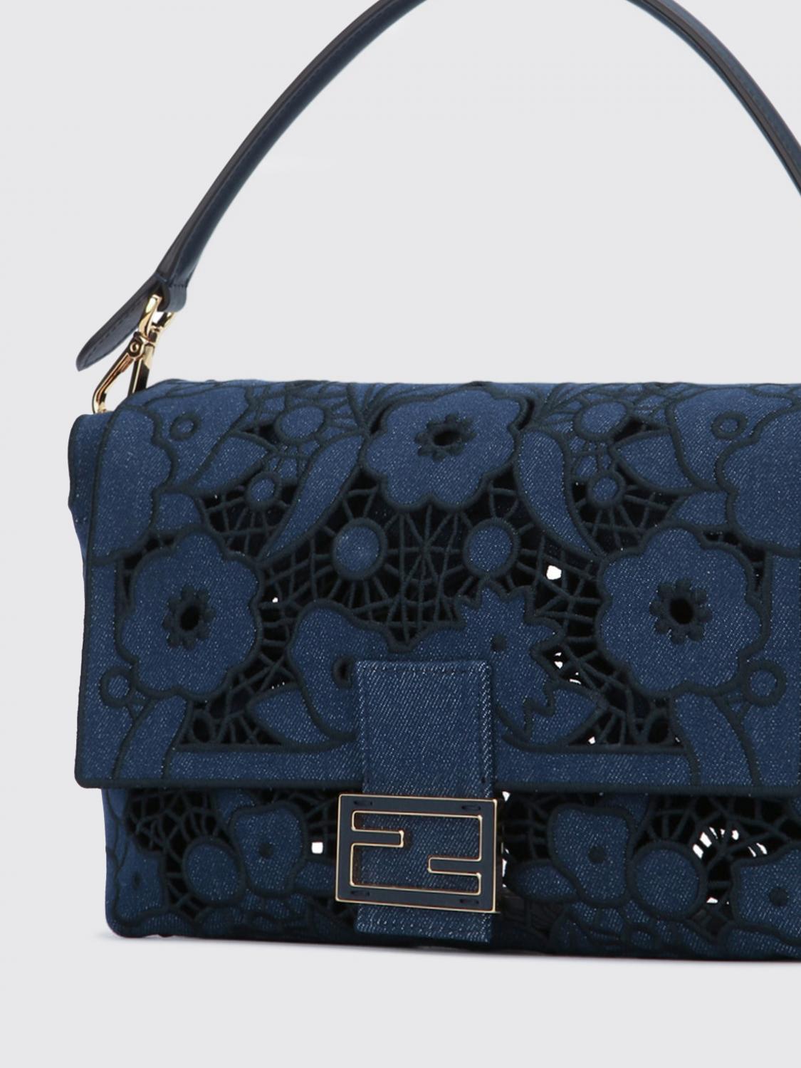 FENDI BORSA A MANO: Borsa a mano Mamma Baguette Medium in macramé Fendi, Blue - Img 3