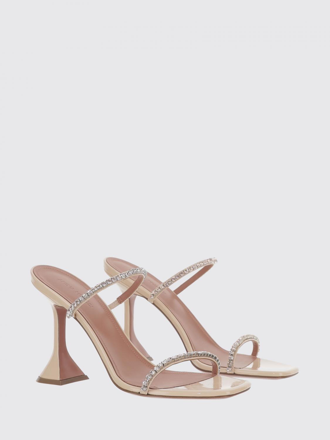 AMINA MUADDI SANDALEN MIT ABSATZ: Gilda Mules aus Lackleder mit Kristallen Amina Muaddi, Beige - Img 2