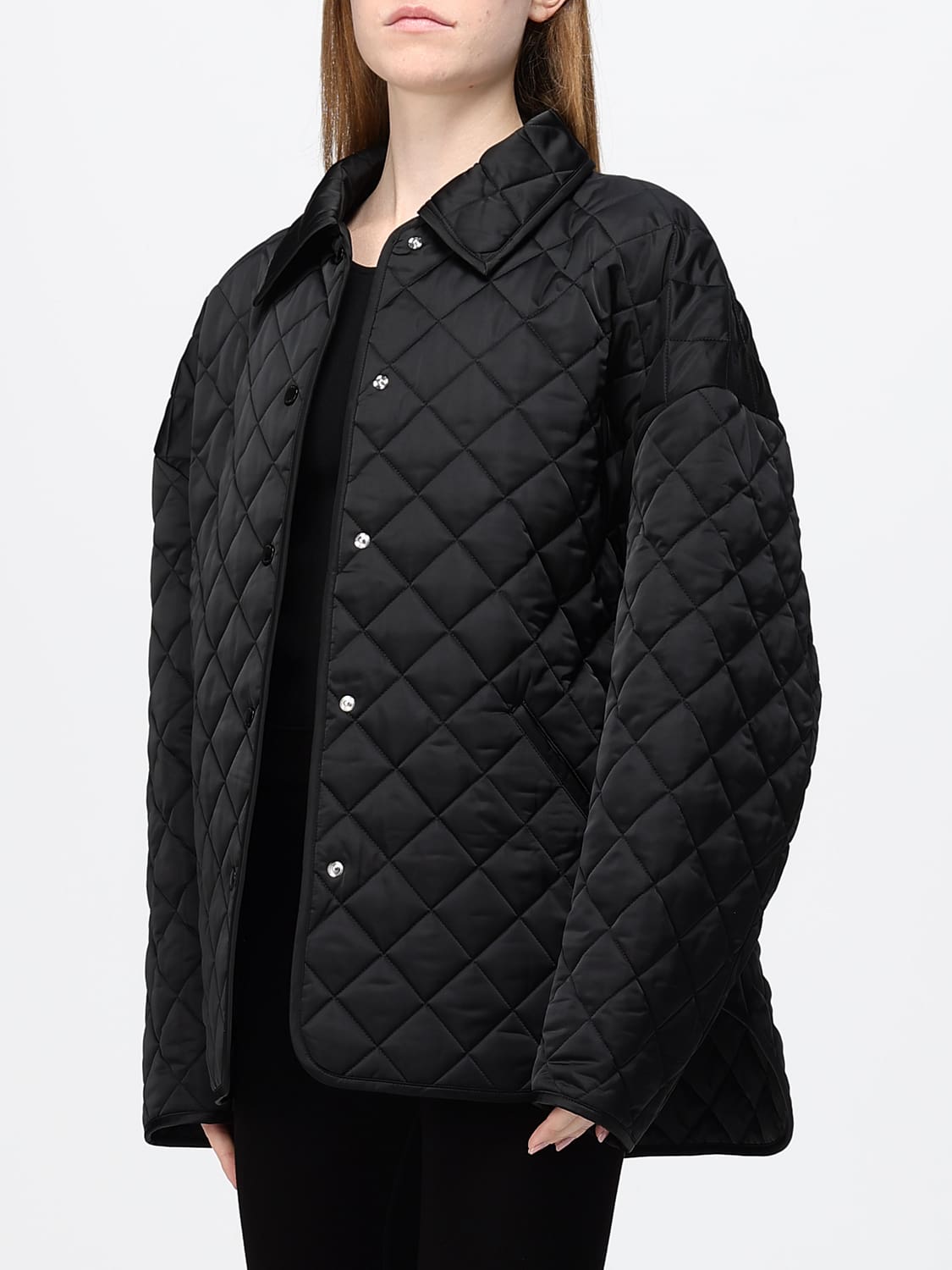 TOTEME JACKE: Oversized-Hemdjacke aus gestepptem Nylon von Toteme mit überschnittenen Schultern, Schwarz - Img 4