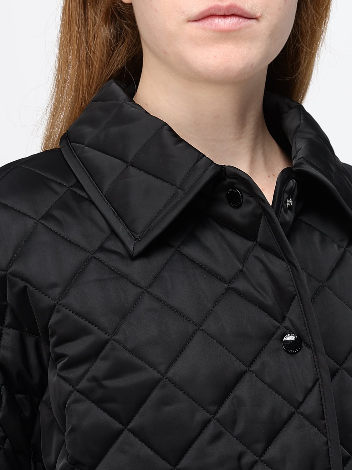 TOTEME JACKE: Oversized-Hemdjacke aus gestepptem Nylon von Toteme mit überschnittenen Schultern, Schwarz - Img 5