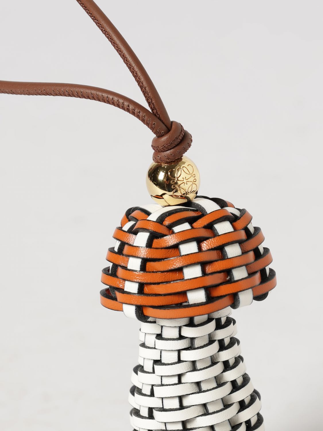 LOEWE PORTACHIAVI: Portachiavi Mushroom Loewe in pelle di vitello intrecciata bicolore con monogram, Fantasia - Img 2
