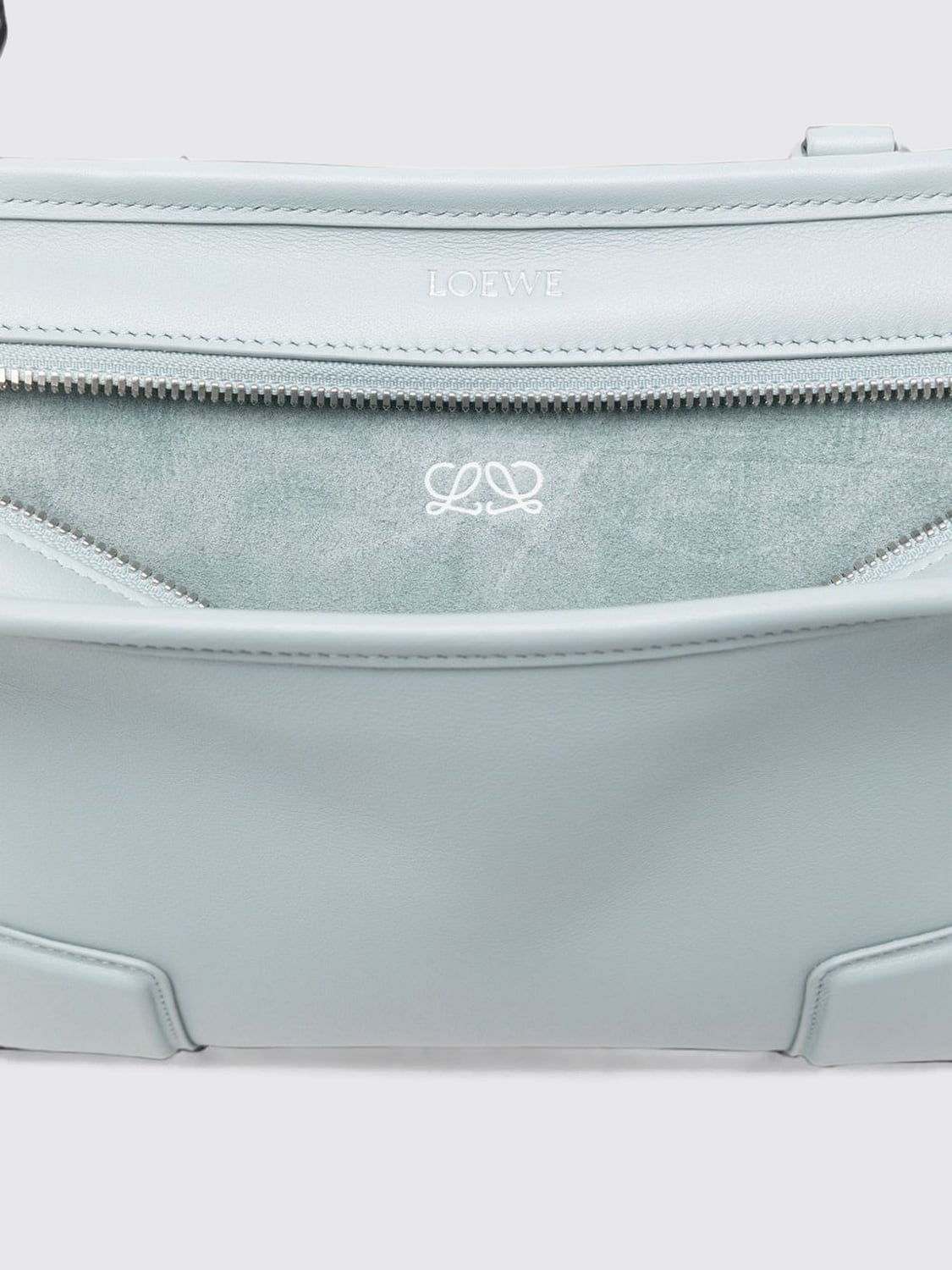 LOEWE HANDTASCHE: Kleine Amazona Handtasche Loewe aus Kalbsleder mit geprägtem Logo, Grau - Img 5