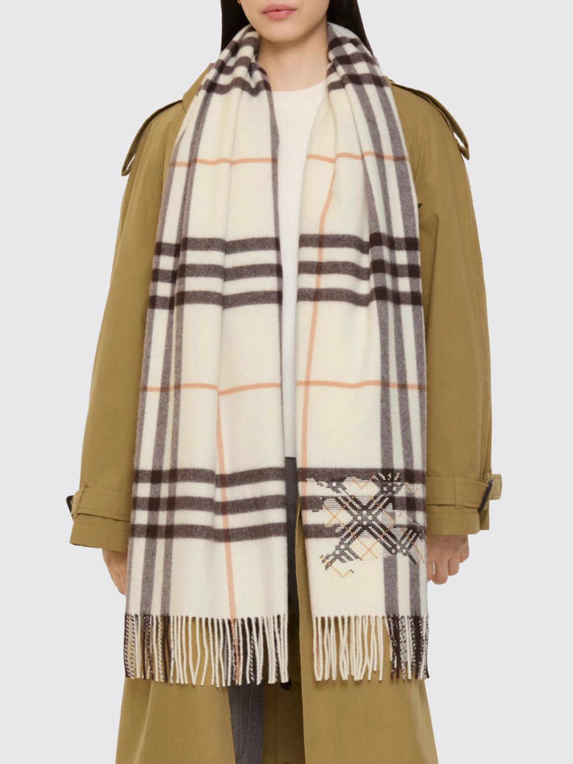BURBERRY スカーフ: スカーフ メンズ Burberry, ホワイト - Img 2