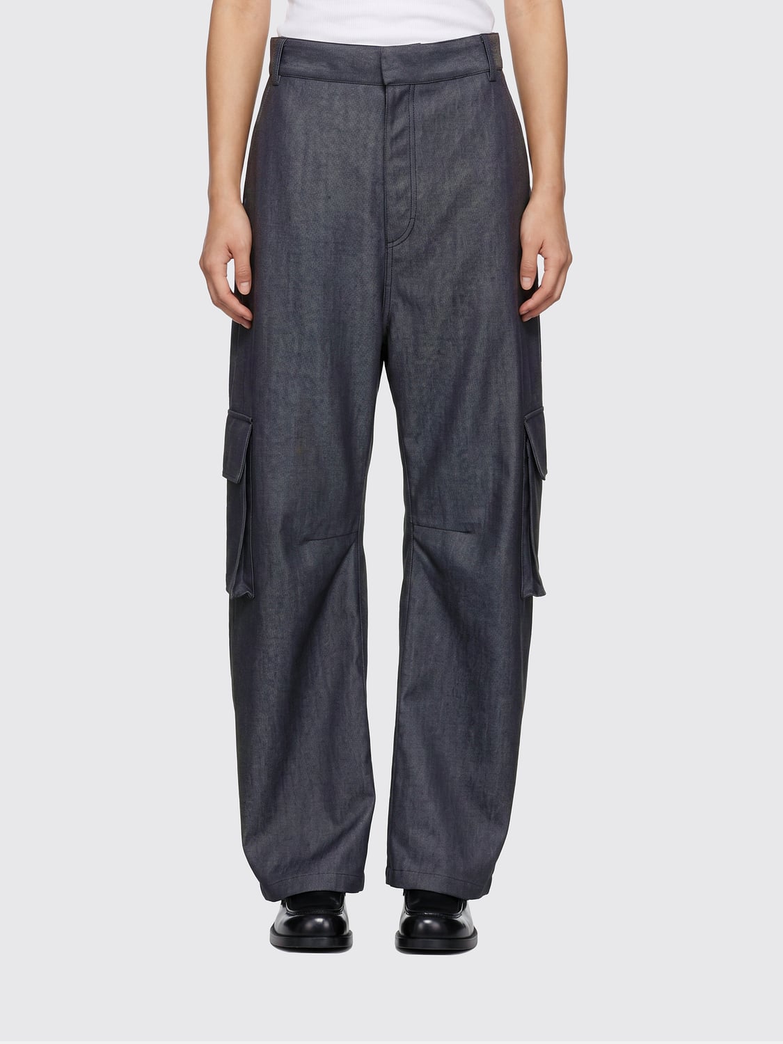 BALENCIAGA PANTALONES: Pantalones cargo anchos Balenciaga de lana con talle alto y pernera ancha, Azul Marino - Img 1