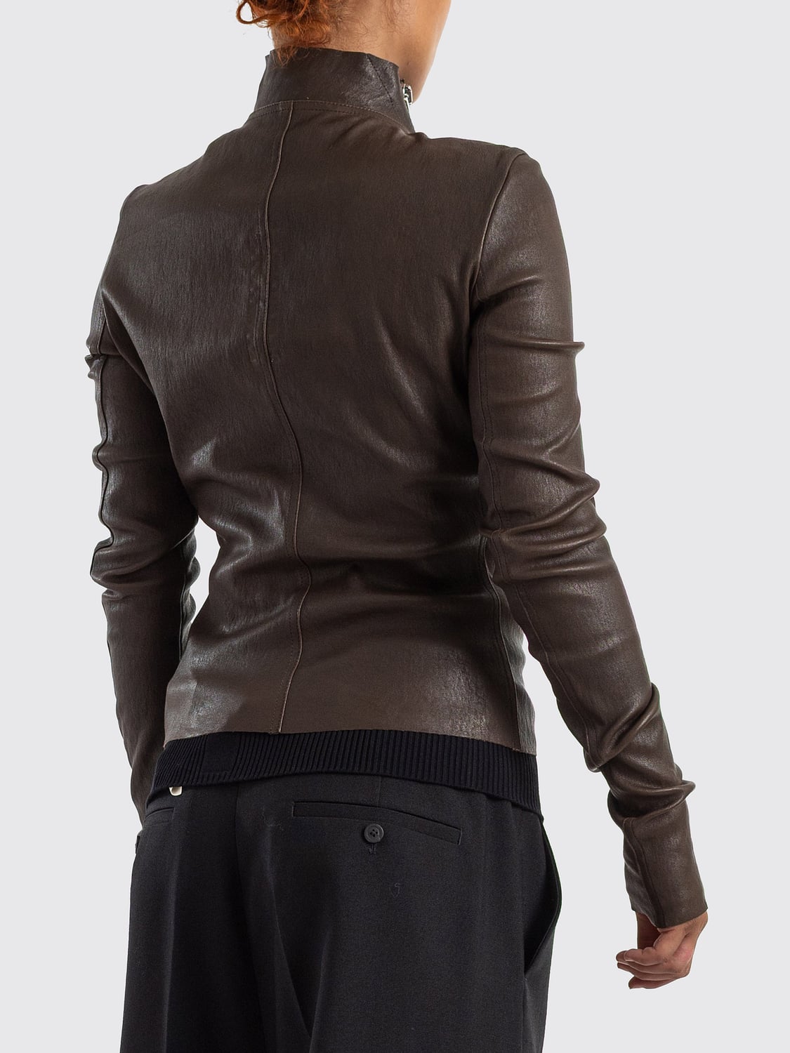 RICK OWENS GIACCA: Giacca corta in pelle Rick Owens drappeggiata con collo alto e zip laterale, Marrone - Img 2
