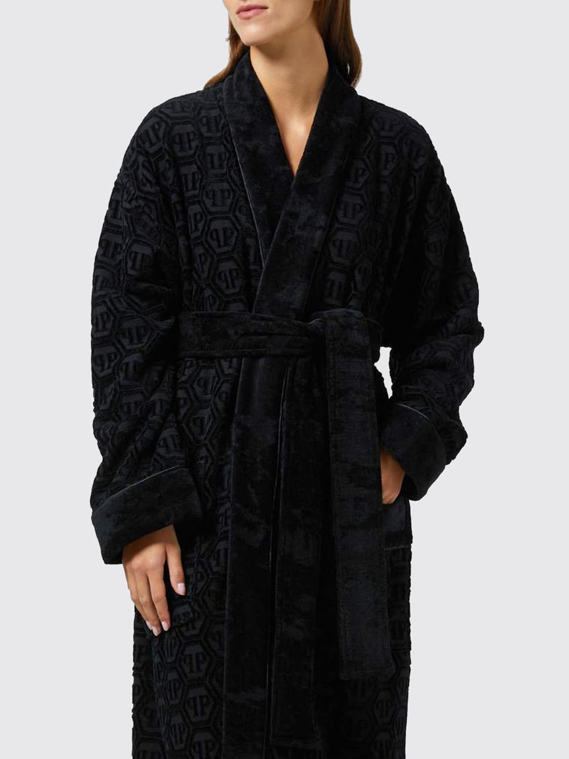 PHILIPP PLEIN BATHROBES: PHILIPP PLEIN 헥사곤 모노그램 숄 칼라 코튼 테리 목욕 가운, 블랙 - Img 2