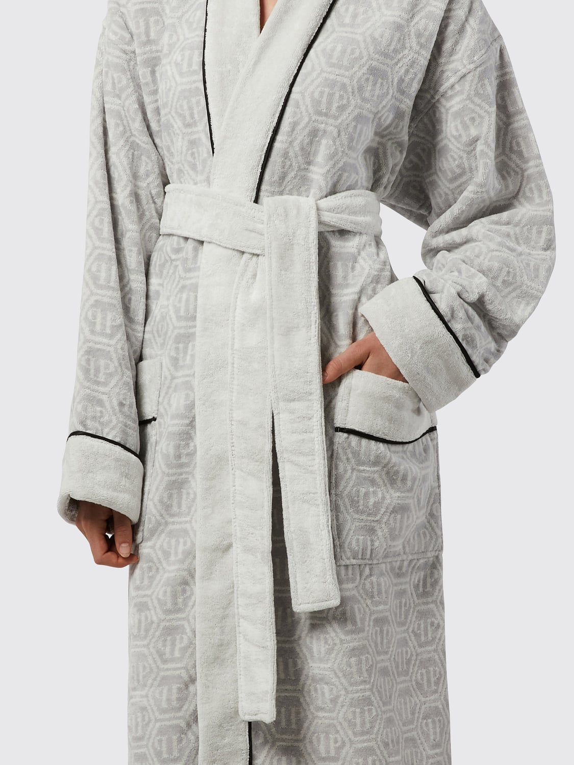 PHILIPP PLEIN BATHROBES: PHILIPP PLEIN コントラストヘキサゴンモノグラム コットンテリーバスローブ, ホワイト - Img 2