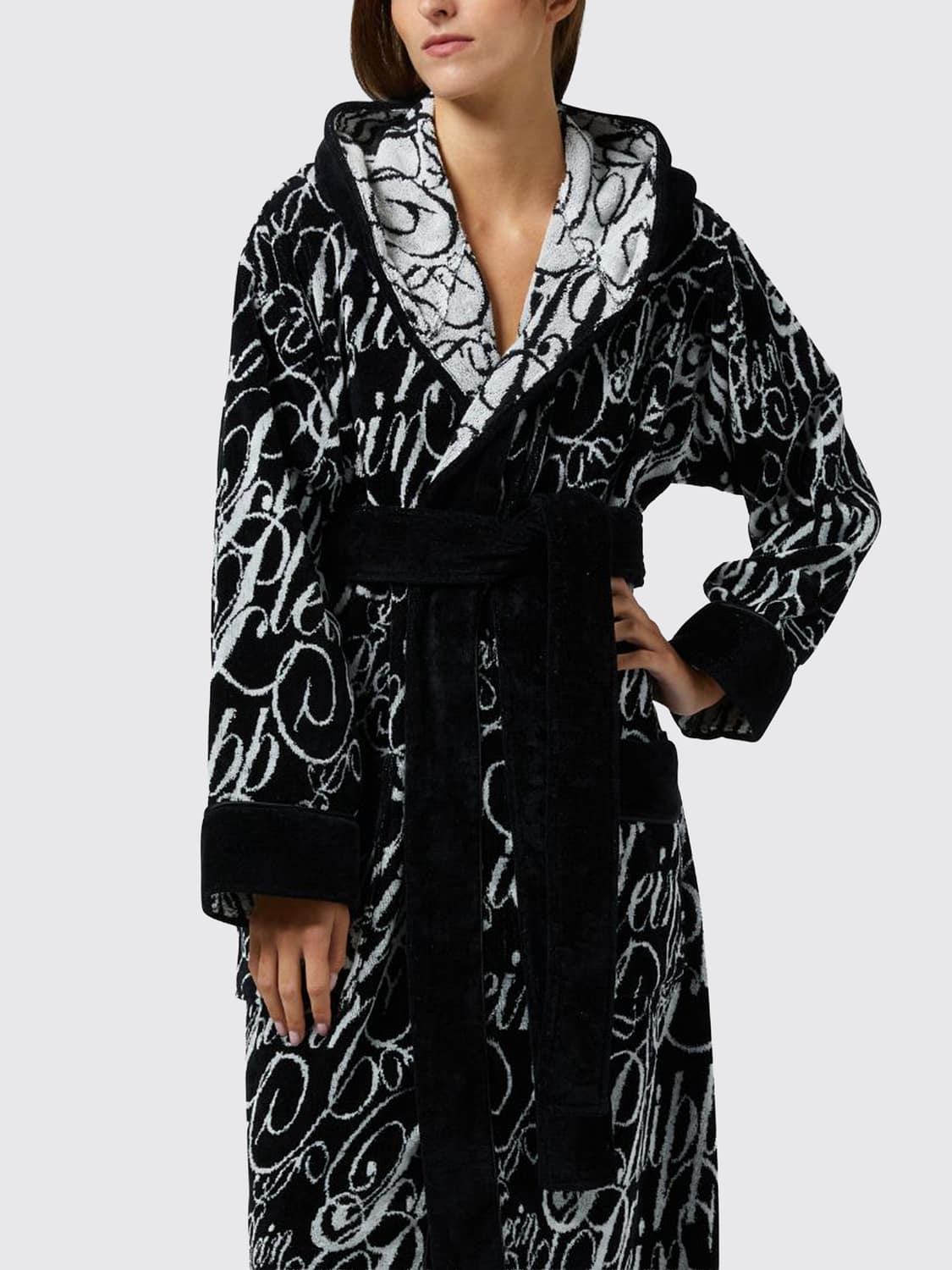 PHILIPP PLEIN BATHROBES: PHILIPP PLEIN フード付きジャカードロゴ コットンテリーバスローブ, ブラック - Img 2