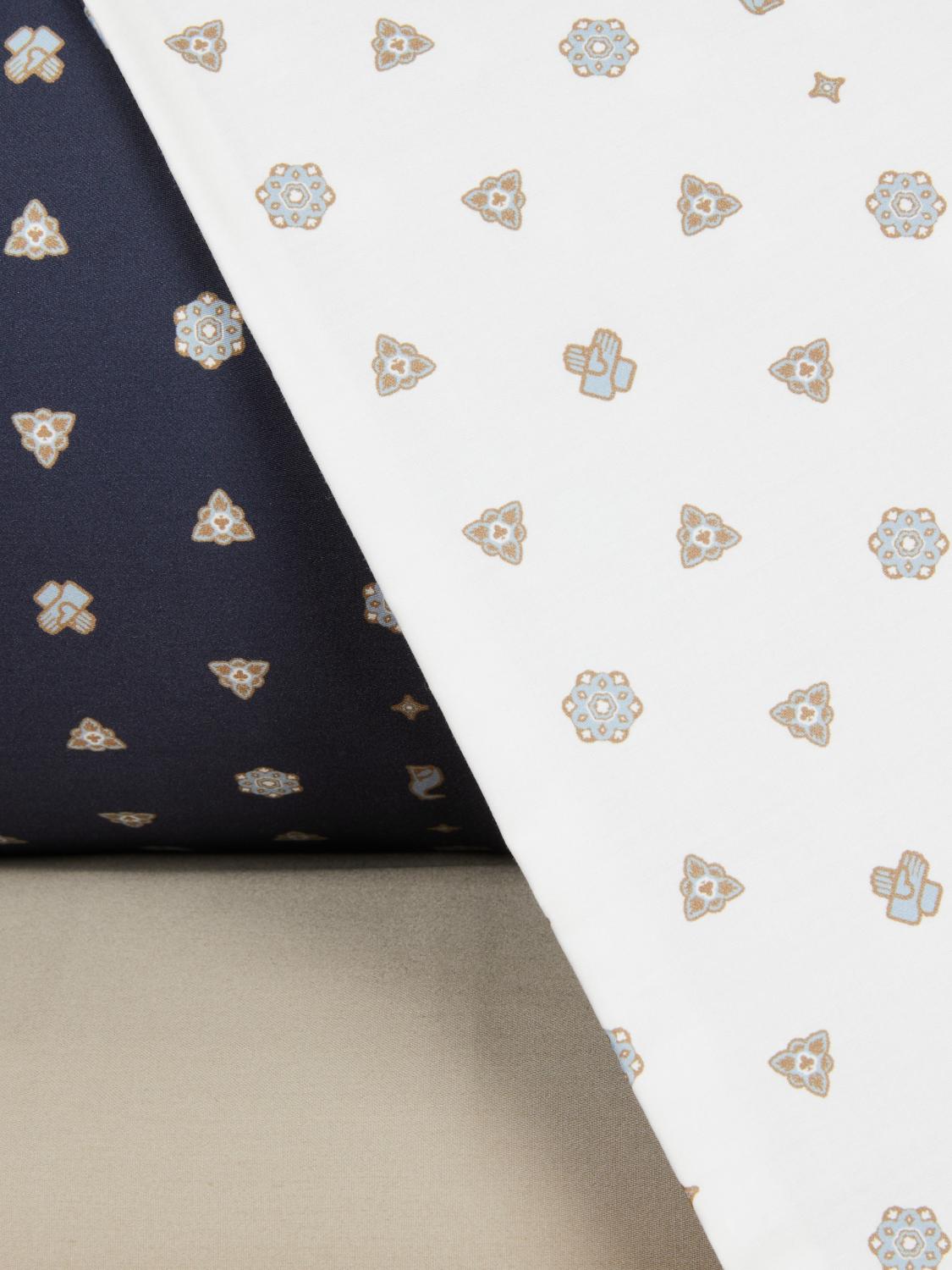 TRUSSARDI BETTWÄSCHE-SETS: Bowtie Doppelbett-Bettwäschegarnitur Trussardi aus Baumwollsatin mit geometrischem Muster, Blau - Img 2