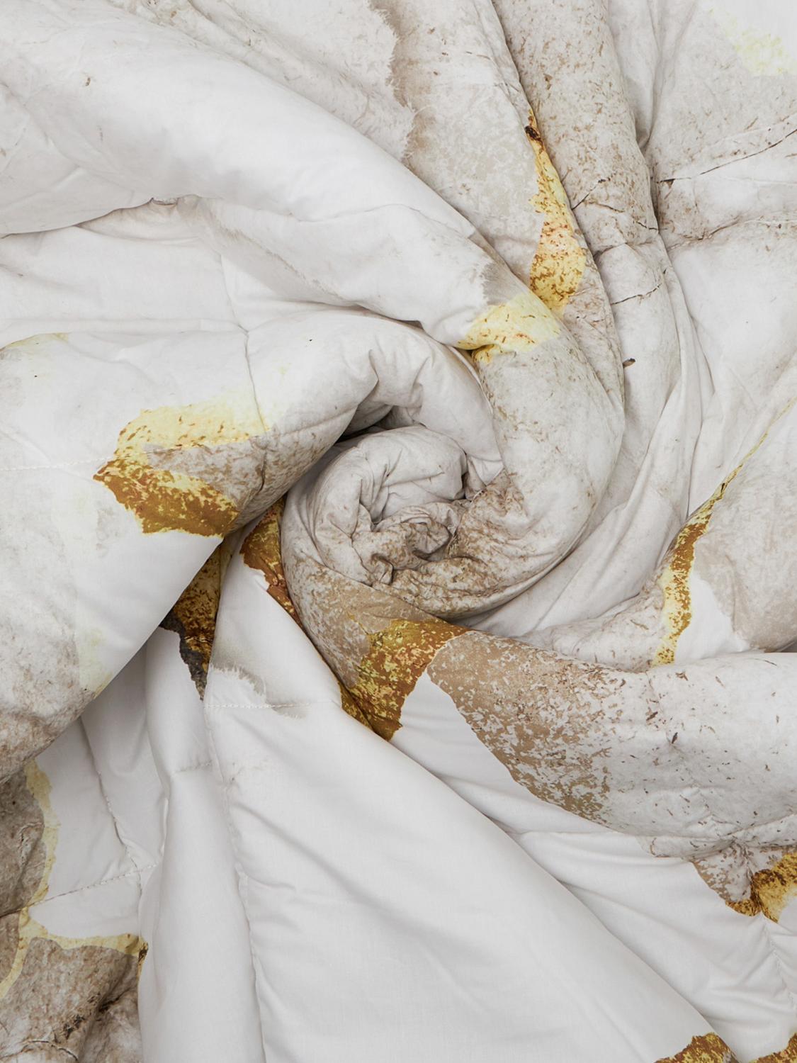 CARRARA BEDCOVERS AND BLANKETS: Carrara Shibui 抽象プリント キルトダブルベッドスプレッド パーケル製, ホワイト - Img 2