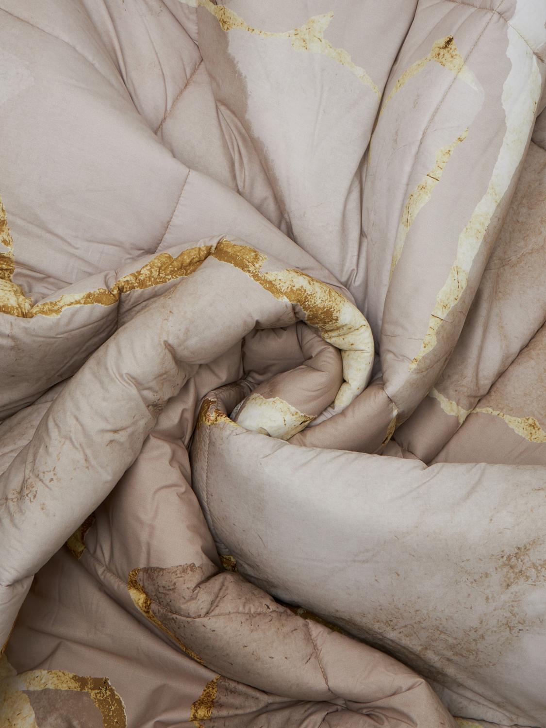 CARRARA BEDCOVERS AND BLANKETS: Carrara Shibui 抽象プリント キルトダブルベッドスプレッド パーケル製, ベージュ - Img 2