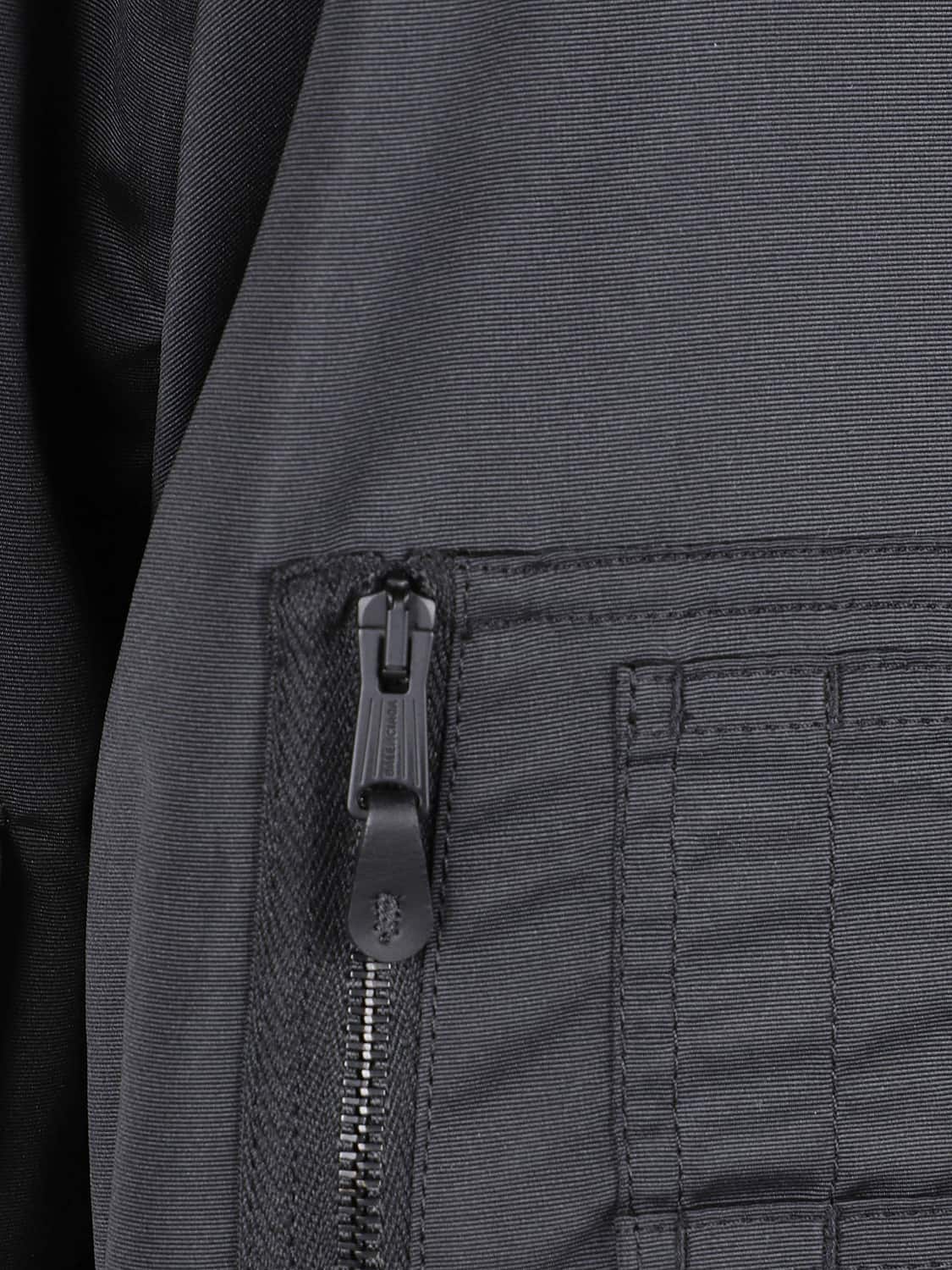 BALENCIAGA JACKE: Cropped Bomberjacke aus technischem Faille BALENCIAGA mit überschnittenen Schultern, Schwarz - Img 4