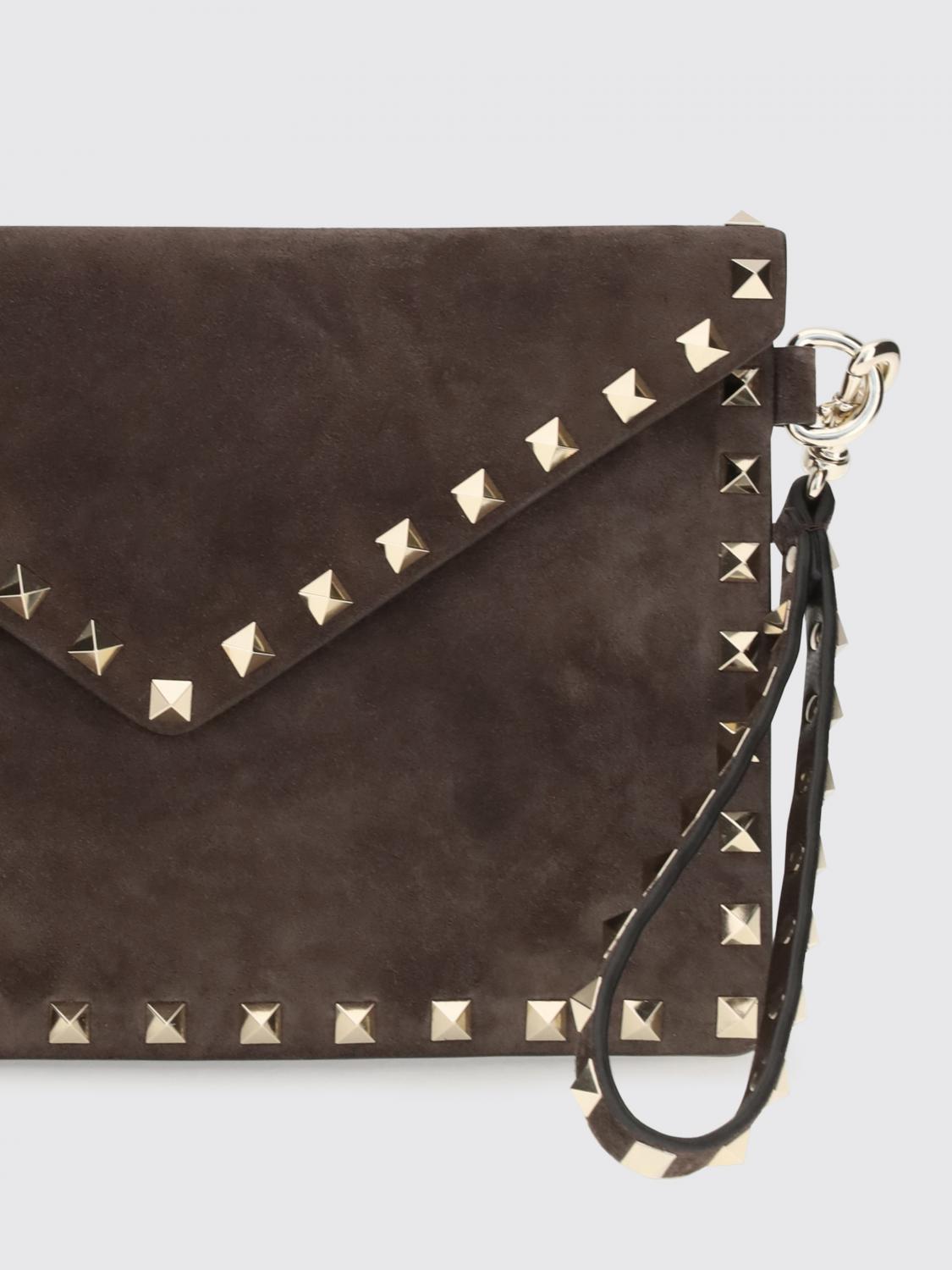 VALENTINO GARAVANI CLUTCH: Clutch Rockstud Valentino Garavani in camoscio con borchie e manico da polso, Marrone - Img 3