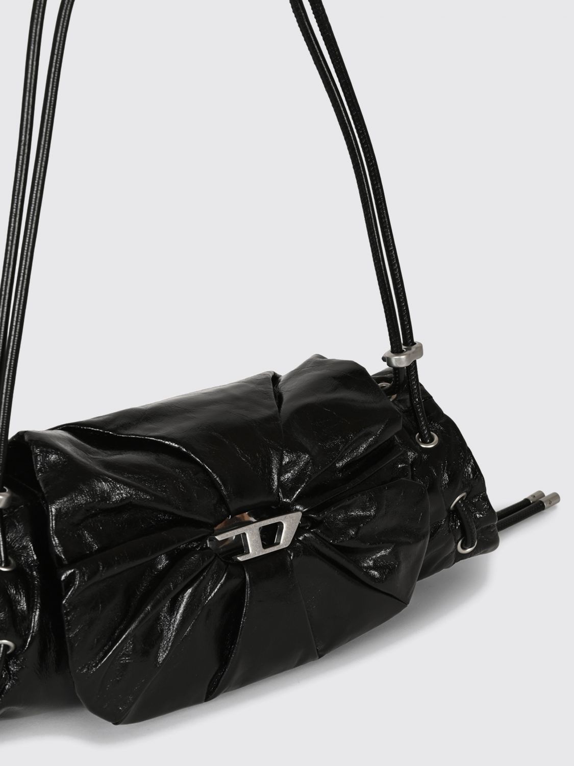 DIESEL SCHULTERTASCHE: Diesel Scrunch-D Schultertasche aus gerafftem Leder mit metallischem Oval-D-Logo, Schwarz - Img 4