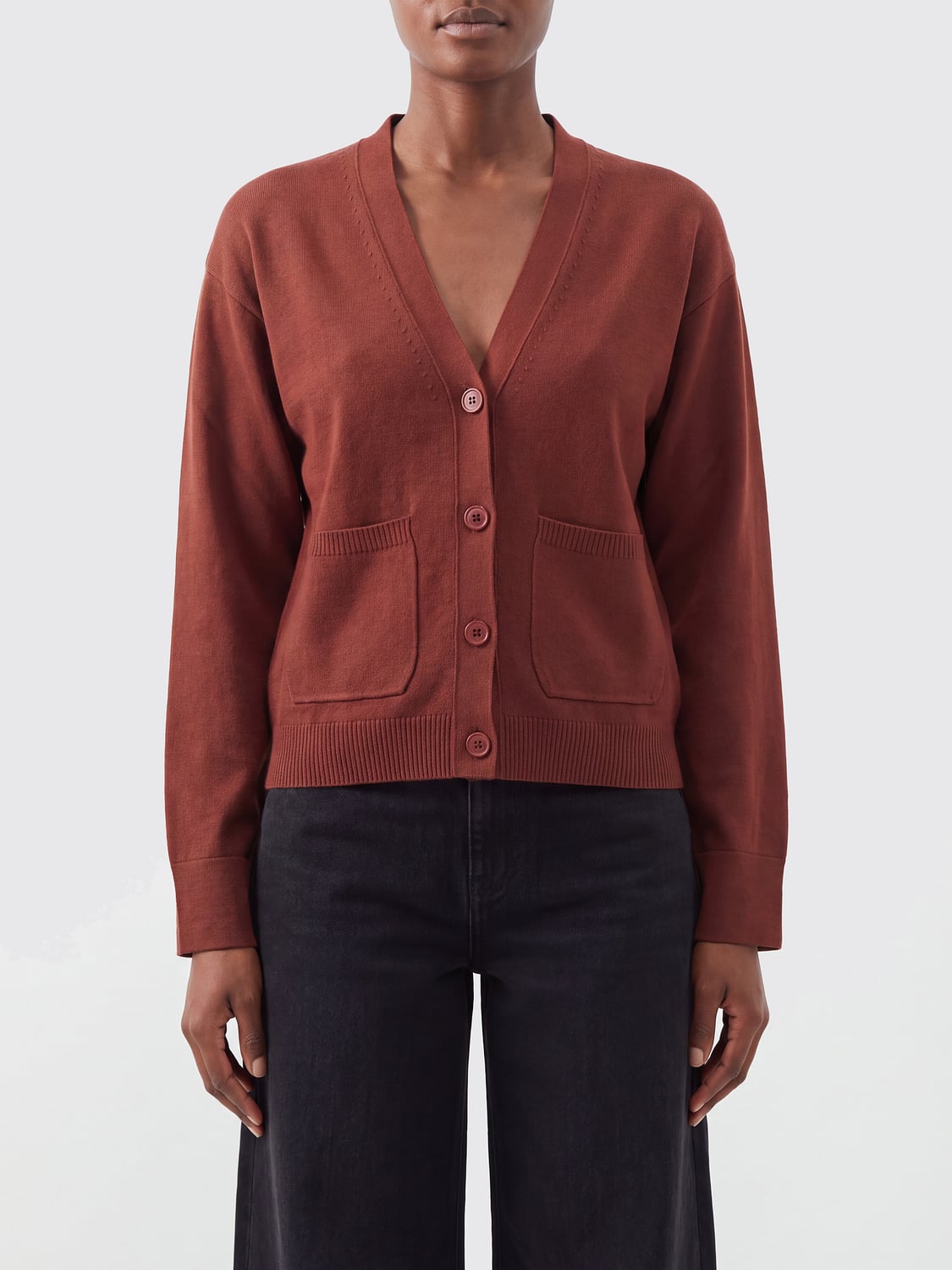 ERIKA CAVALLINI PULLOVER: Cardigan Erika Cavallini aus Schurwolle mit V-Ausschnitt und aufgesetzten Taschen, Braun - Img 1