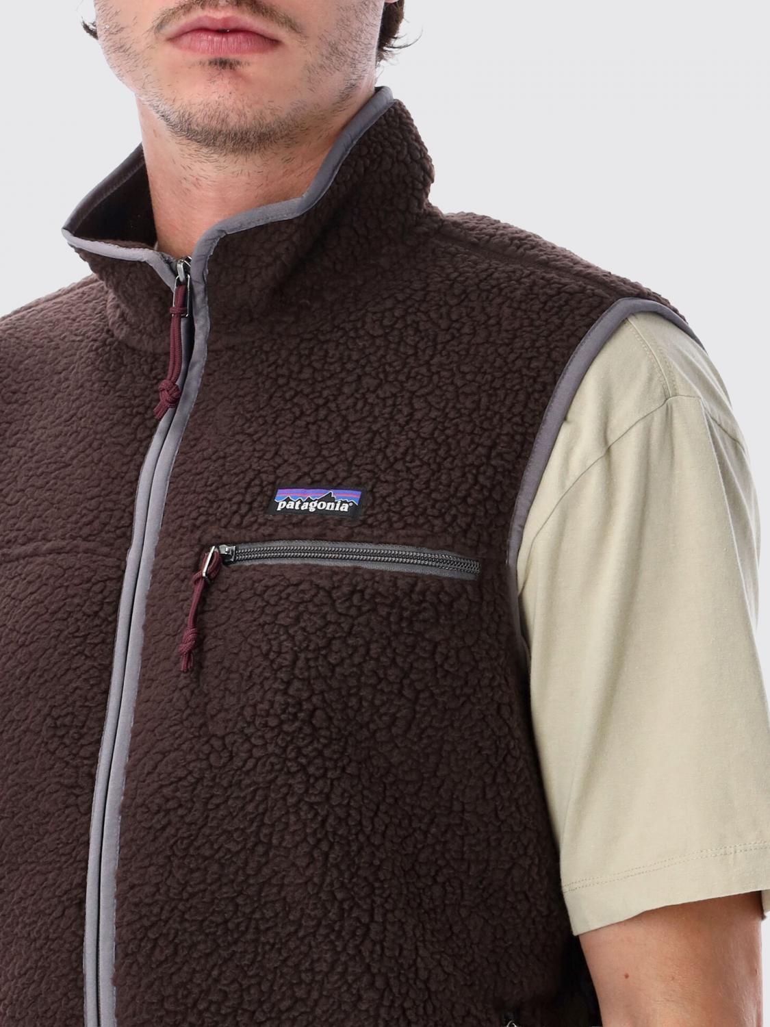 PATAGONIA 西装马甲: Patagonia Ms Retro 高领刺绣徽标抓绒马甲, 棕色 - Img 3