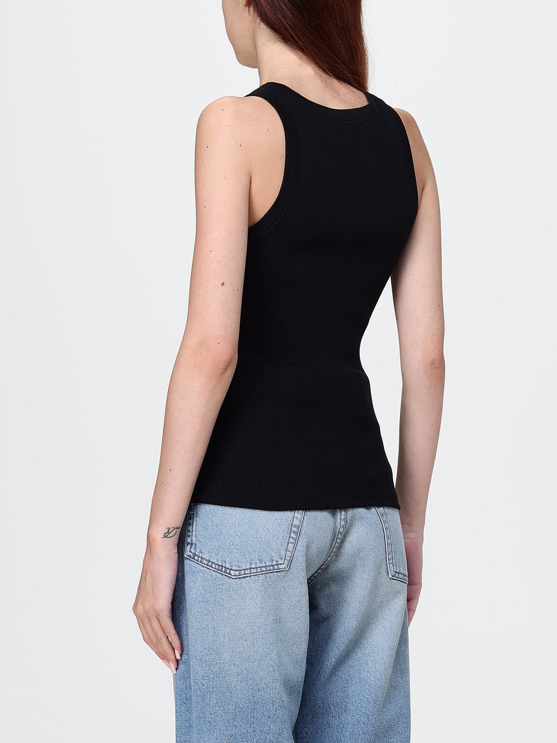 AMI PARIS TOP: Top slim fit Ami Paris de algodón elástico con hombros descubiertos y logo bordado, Negro - Img 2