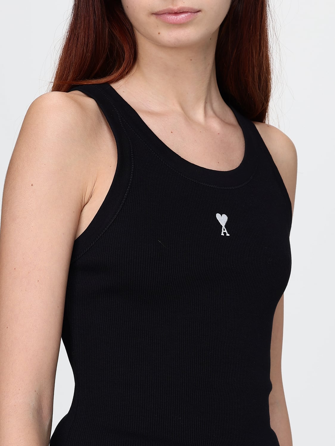AMI PARIS TOP: Top slim fit Ami Paris de algodón elástico con hombros descubiertos y logo bordado, Negro - Img 3