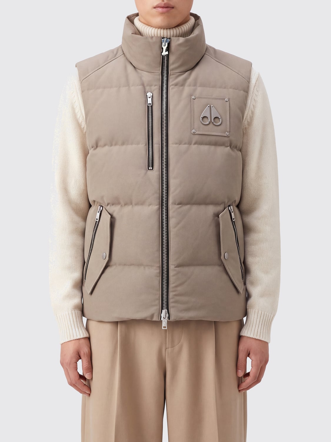 MOOSE KNUCKLES CHALECO: Chaleco acolchado Moose Knuckles de cuello alto en nailon reciclado, Gris - Img 1
