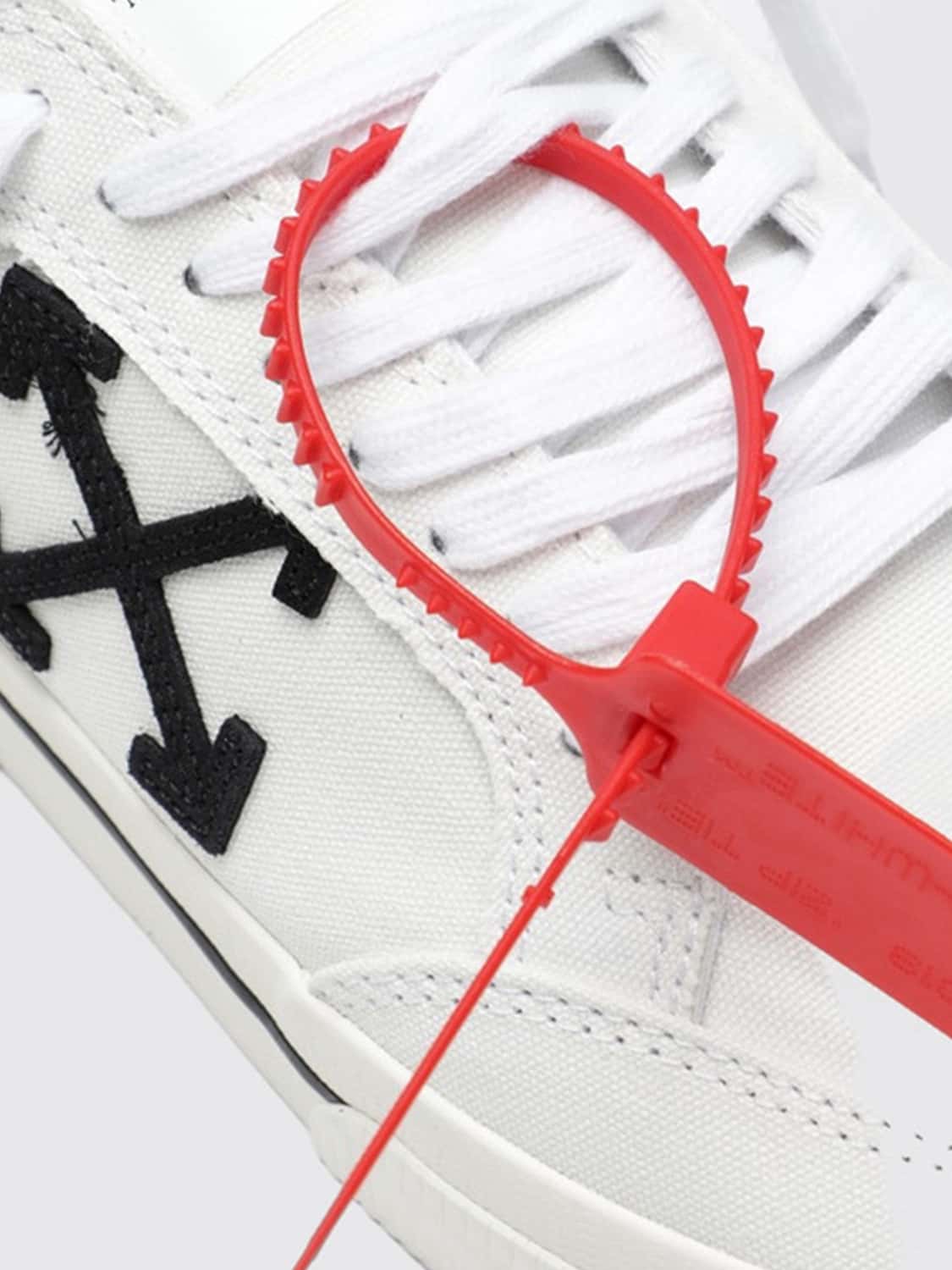 OFF-WHITE SNEAKERS: Sneakers Vulcanized Off-White in canvas con logo Arrow e suola in gomma, Bianco - Img 2