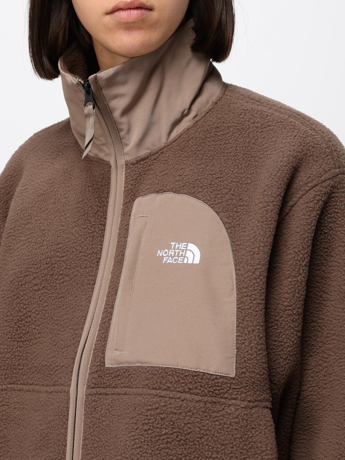 THE NORTH FACE 外套: THE NORTH FACE Yumiori Off-Peak 高领对比色徽标抓绒夹克, 棕色 - Img 3