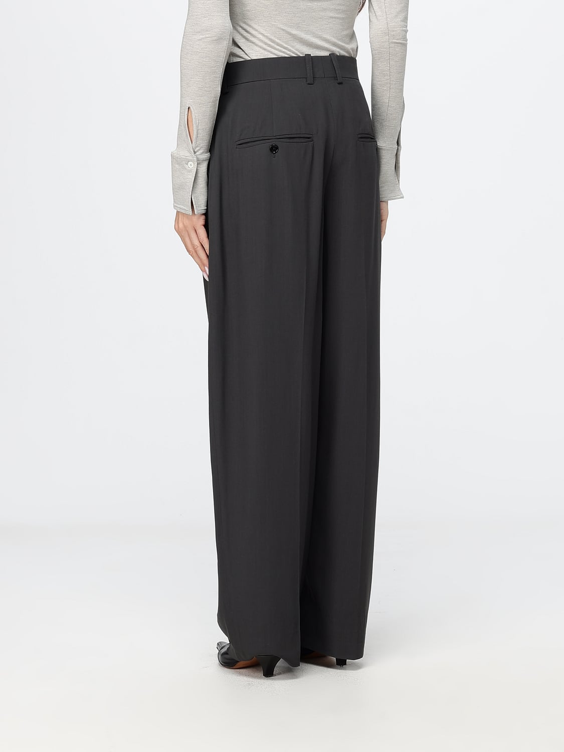 TOTEME PANTALONES: Pantalones de sastre anchos de talle alto Toteme de mezcla de lana con bolsillos franceses, Negro - Img 3