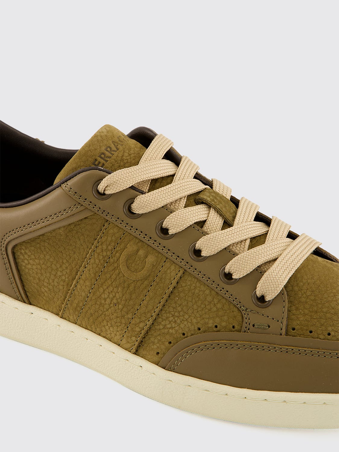 FERRAGAMO SNEAKERS: Ferragamo Low-Top Sneakers in Calfskin and Nubuck with Embossed Logo, Green - Img 3
