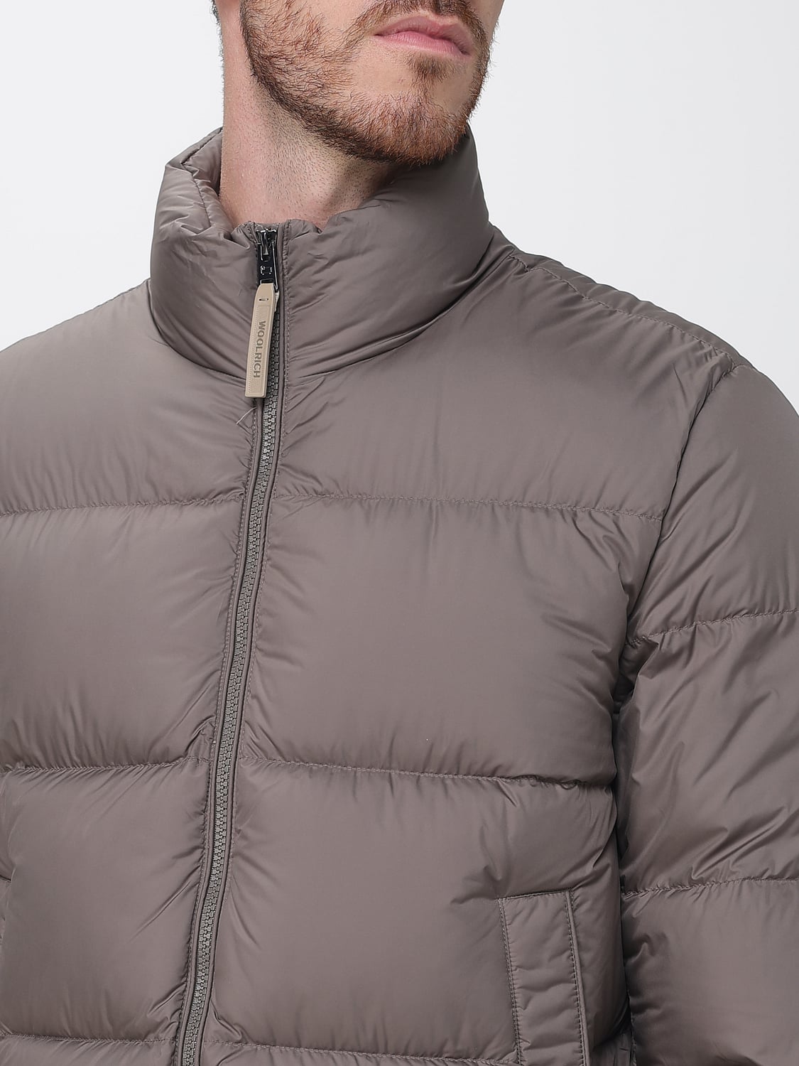 WOOLRICH ジャケット: WOOLRICH キルティングナイロン ダウンジャケット ハイネック&ジップクロージャー付き, ダブグレー - Img 4