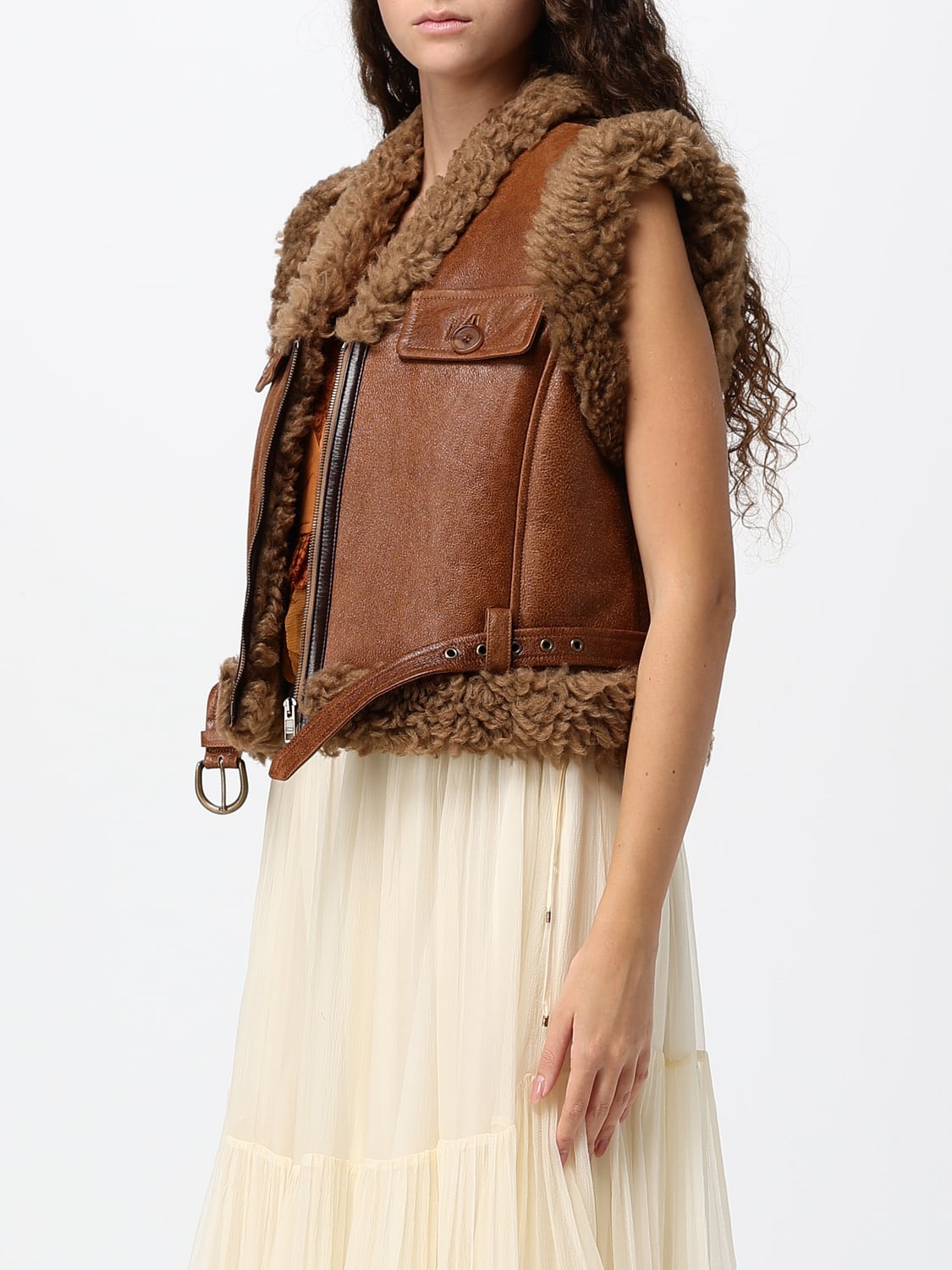 CHLOÉ 퍼 코트: CHLOÉ 조절 가능한 벨트 크롭 시어링 베스트, 브라운 - Img 4