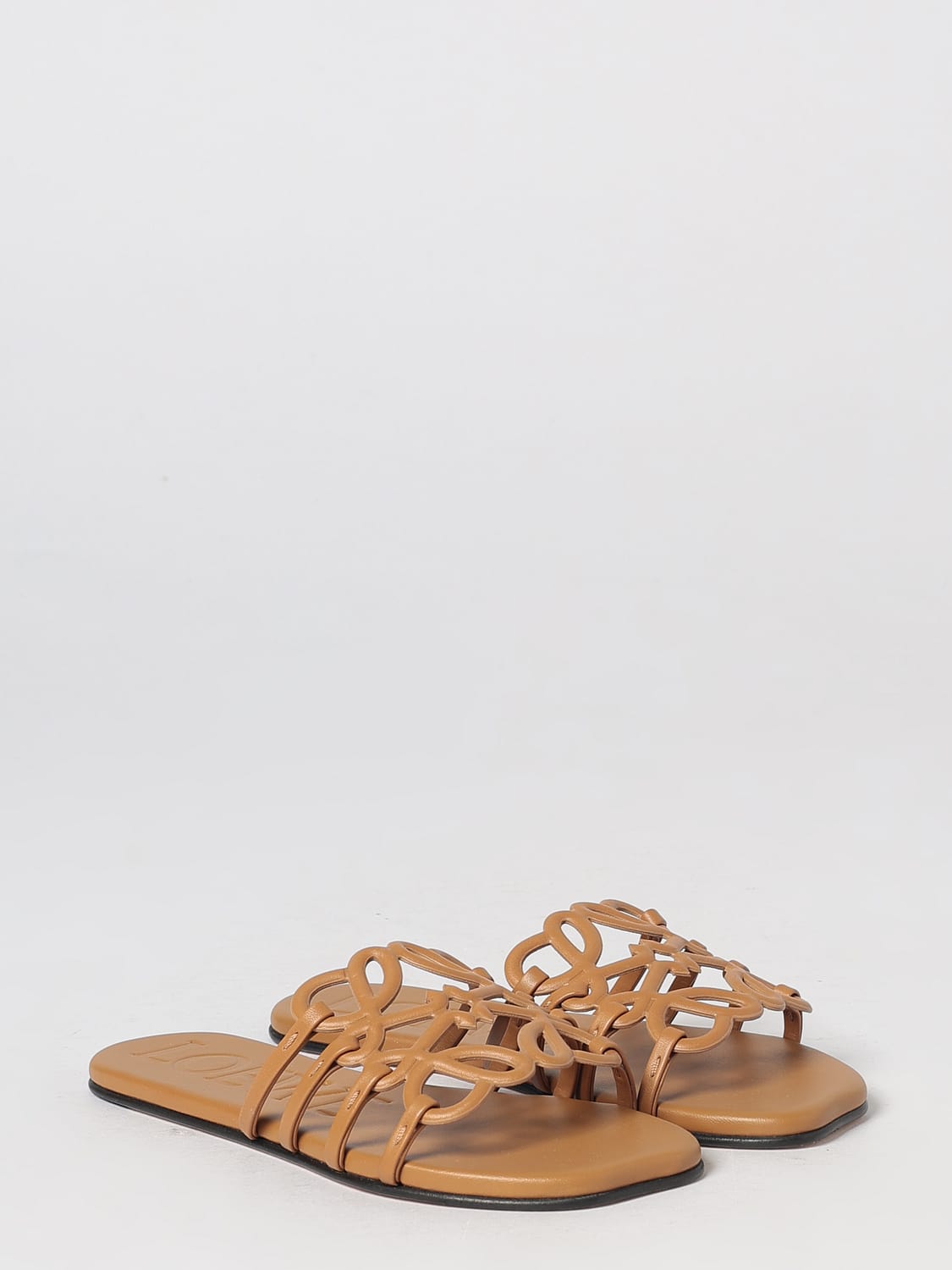 LOEWE SANDALEN MIT ABSATZ: Anagram Petal Mules von Loewe aus glattem Kalbsleder mit niedrigem Absatz, Camel - Img 2