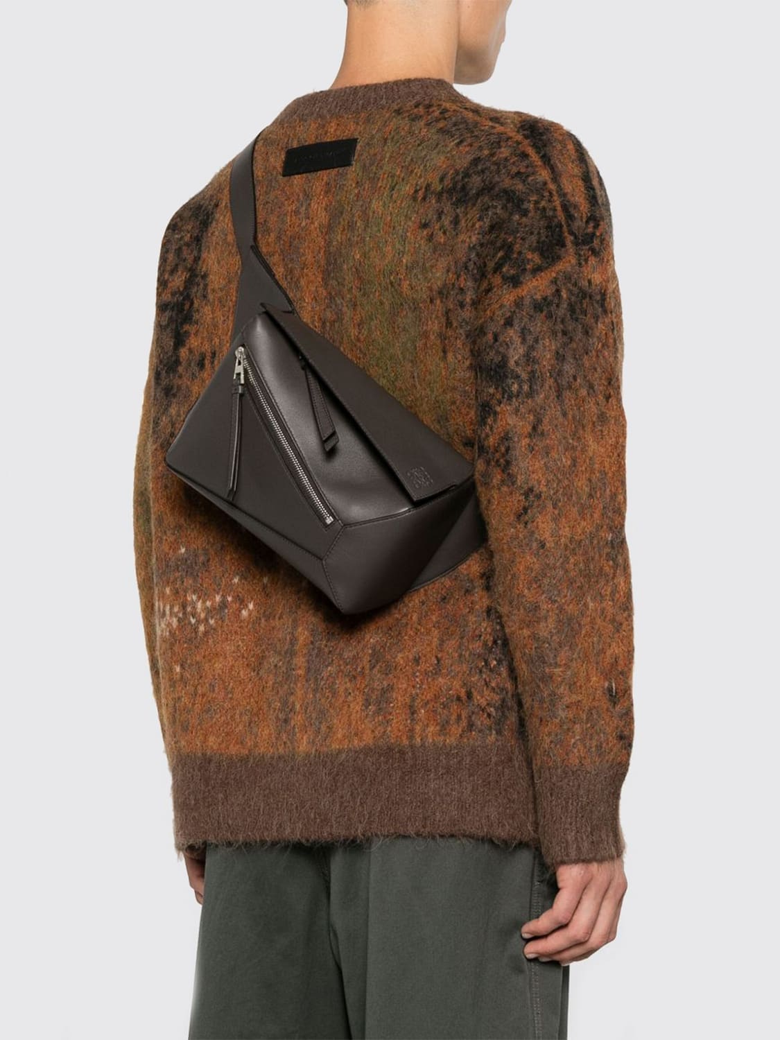 LOEWE 腰包: LOEWE Puzzle 腰包,采用光滑小牛皮制成,配有拉链, 灰色 - Img 2