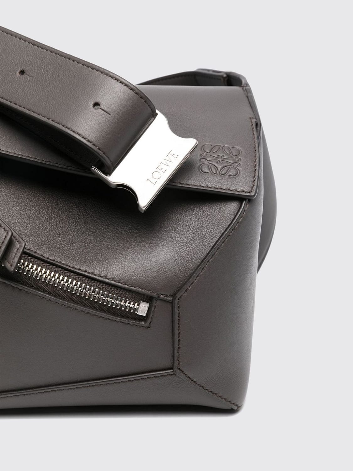 LOEWE 腰包: LOEWE Puzzle 腰包,采用光滑小牛皮制成,配有拉链, 灰色 - Img 4