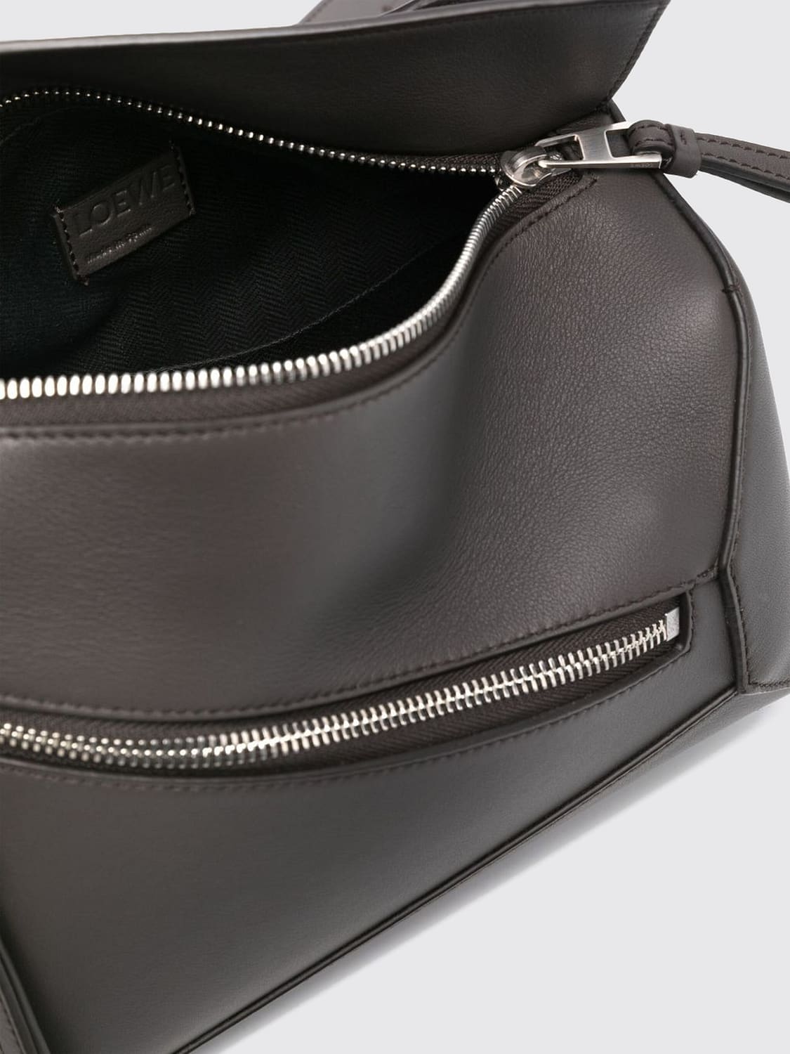 LOEWE 腰包: LOEWE Puzzle 腰包,采用光滑小牛皮制成,配有拉链, 灰色 - Img 5