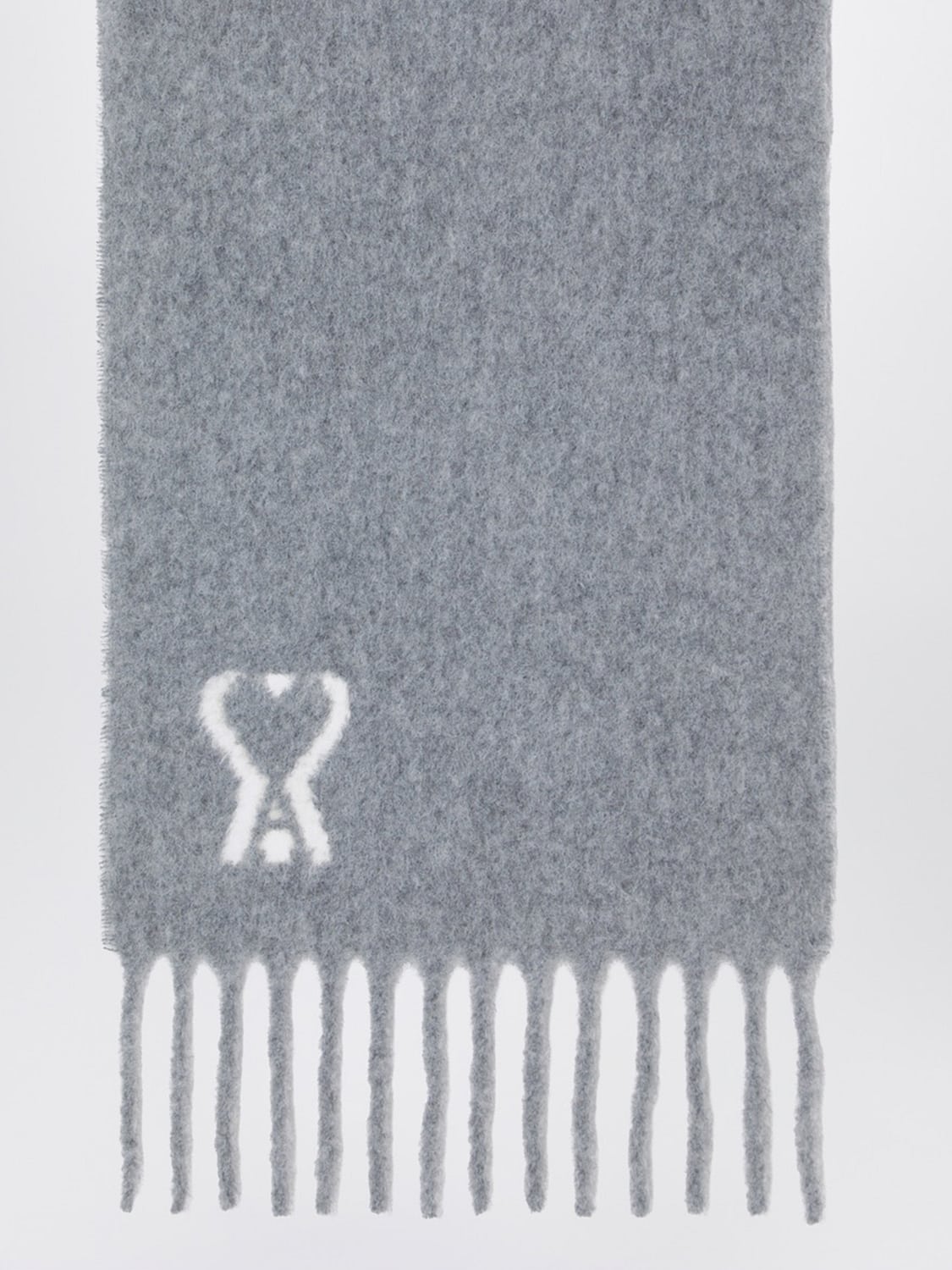 AMI PARIS SCIARPA: Sciarpa Ami Paris in lana di alpaca con logo stampato e bordi sfrangiati, Grigio - Img 2